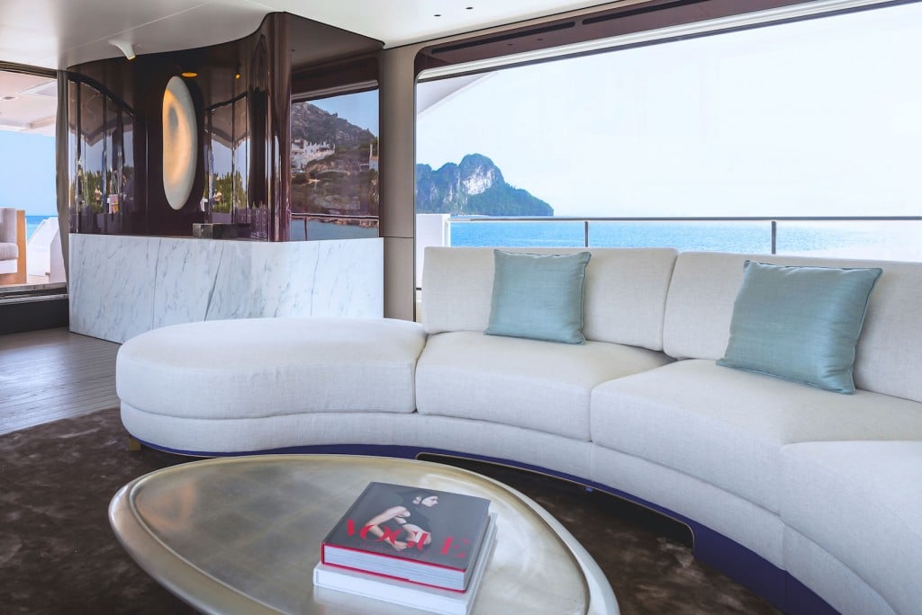 Azimut-Grande-35-Metri-Salone-1024x684