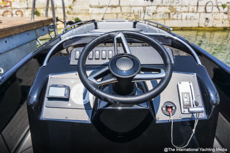 Naumatec-E-tender-460-steering-console