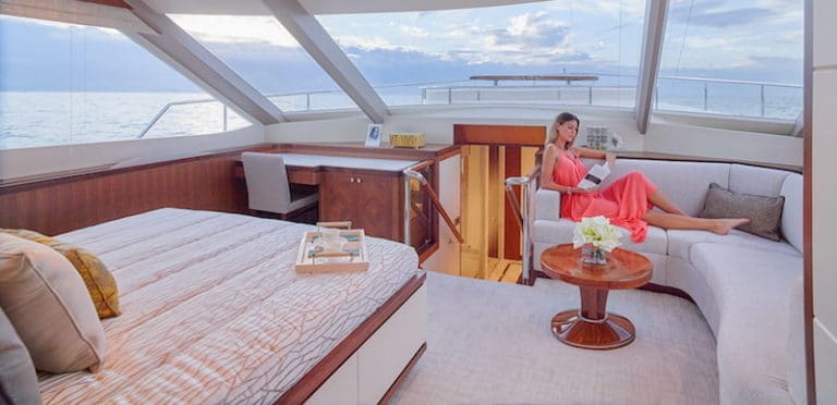 Ocean-Alexander-100-Skylounge-master-cabin-768x372