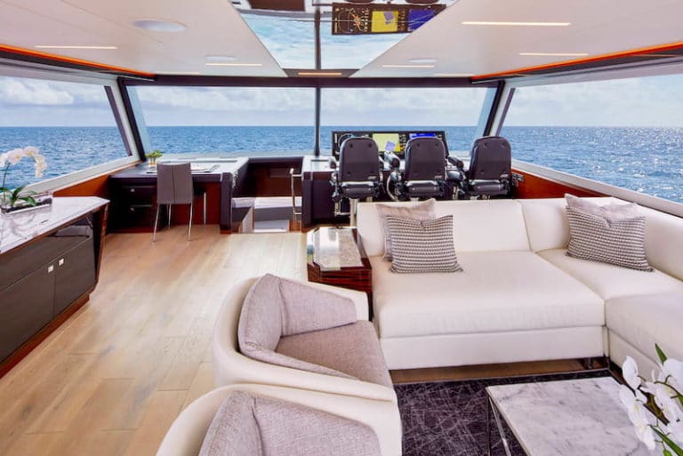 Ocean-Alexander-84R-salon-768x432