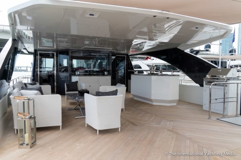 Ocean-Alexander-90-R-flybridge-768x512