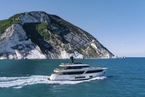 Custom Line Navetta 30