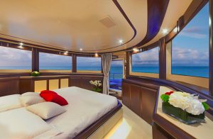 filippetti-navetta-30-master-cabin-vista-panoramica