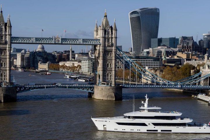 moon-and-sand-lurssen