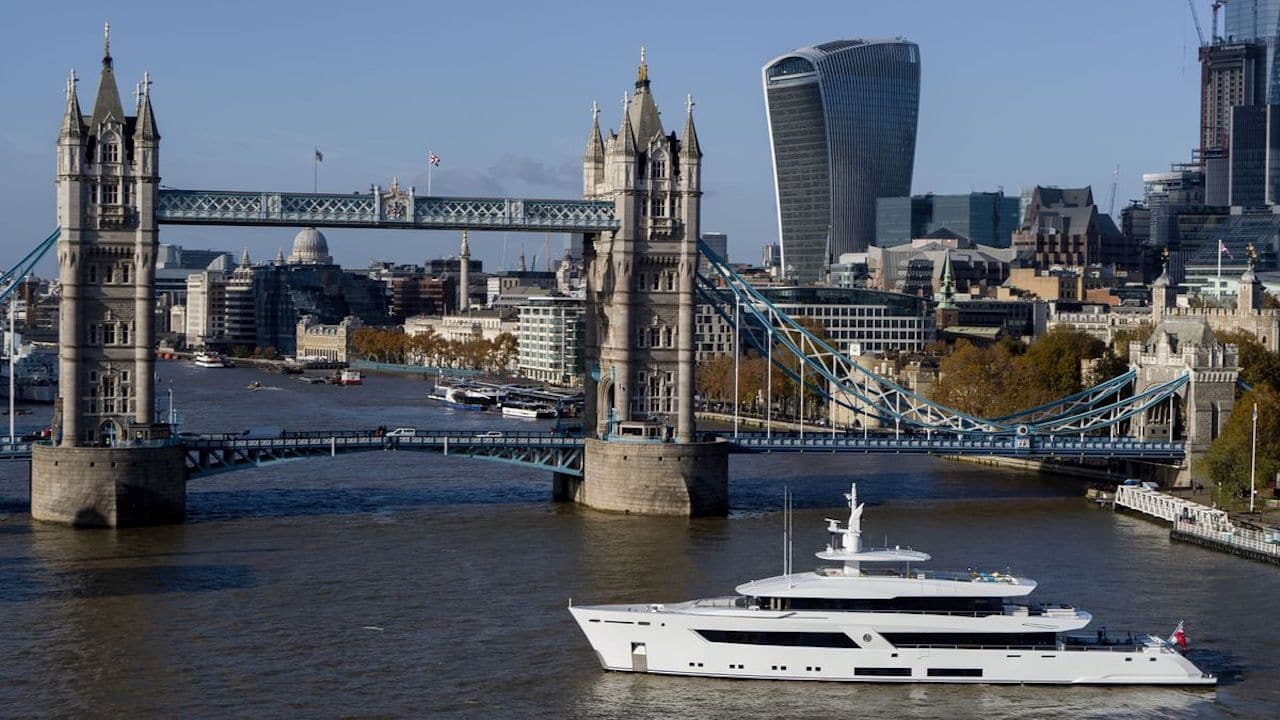 moon-and-sand-lurssen