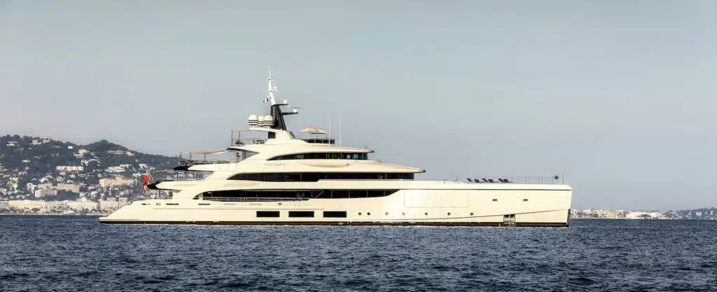 Benetti M/Y Triumph lato Benetti M/Y Triumph lato