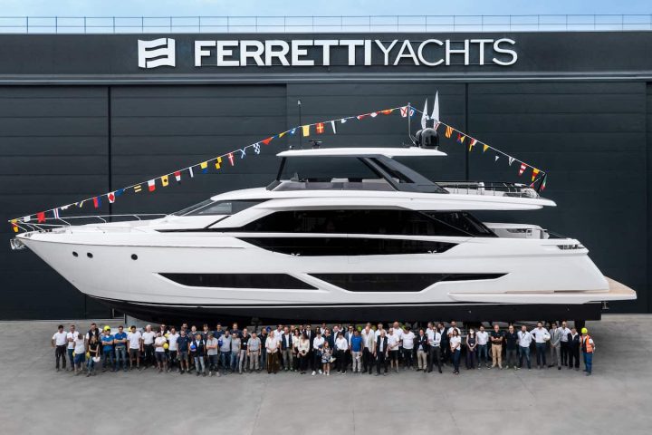 Ferretti Yachts 860