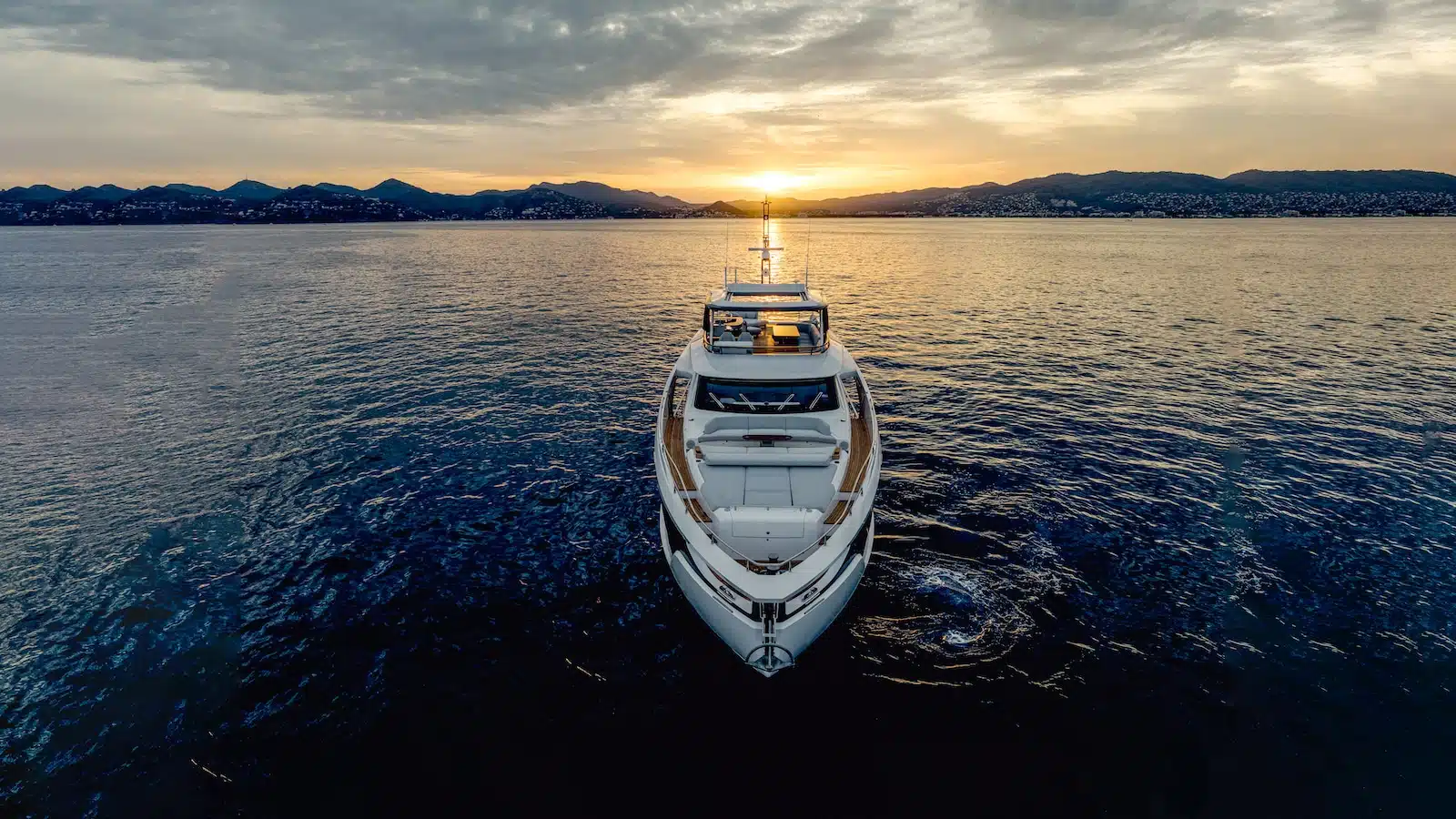 Azimut Grande 26M External View