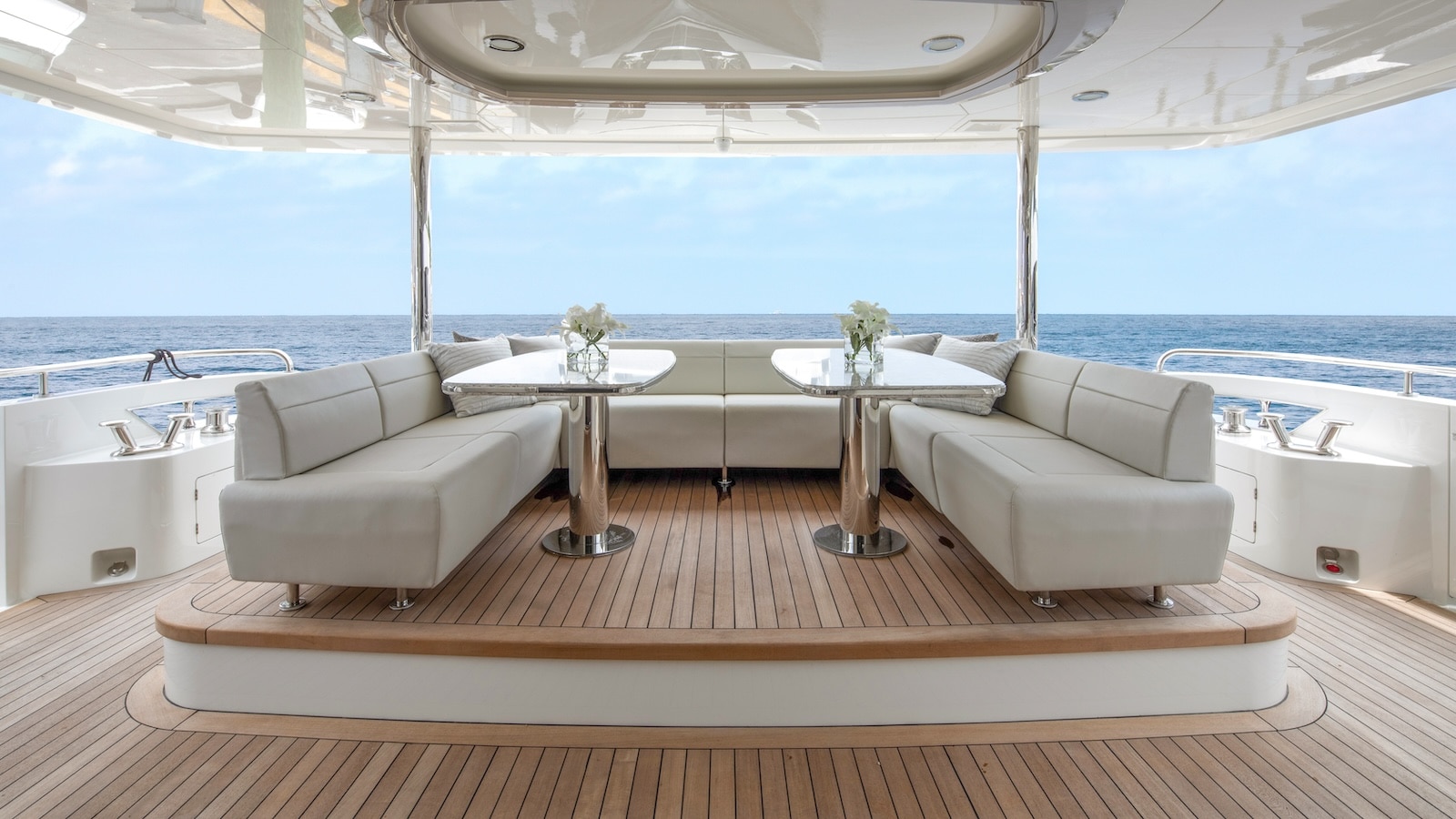 Ocean Alexander 32 Legend aftdeck