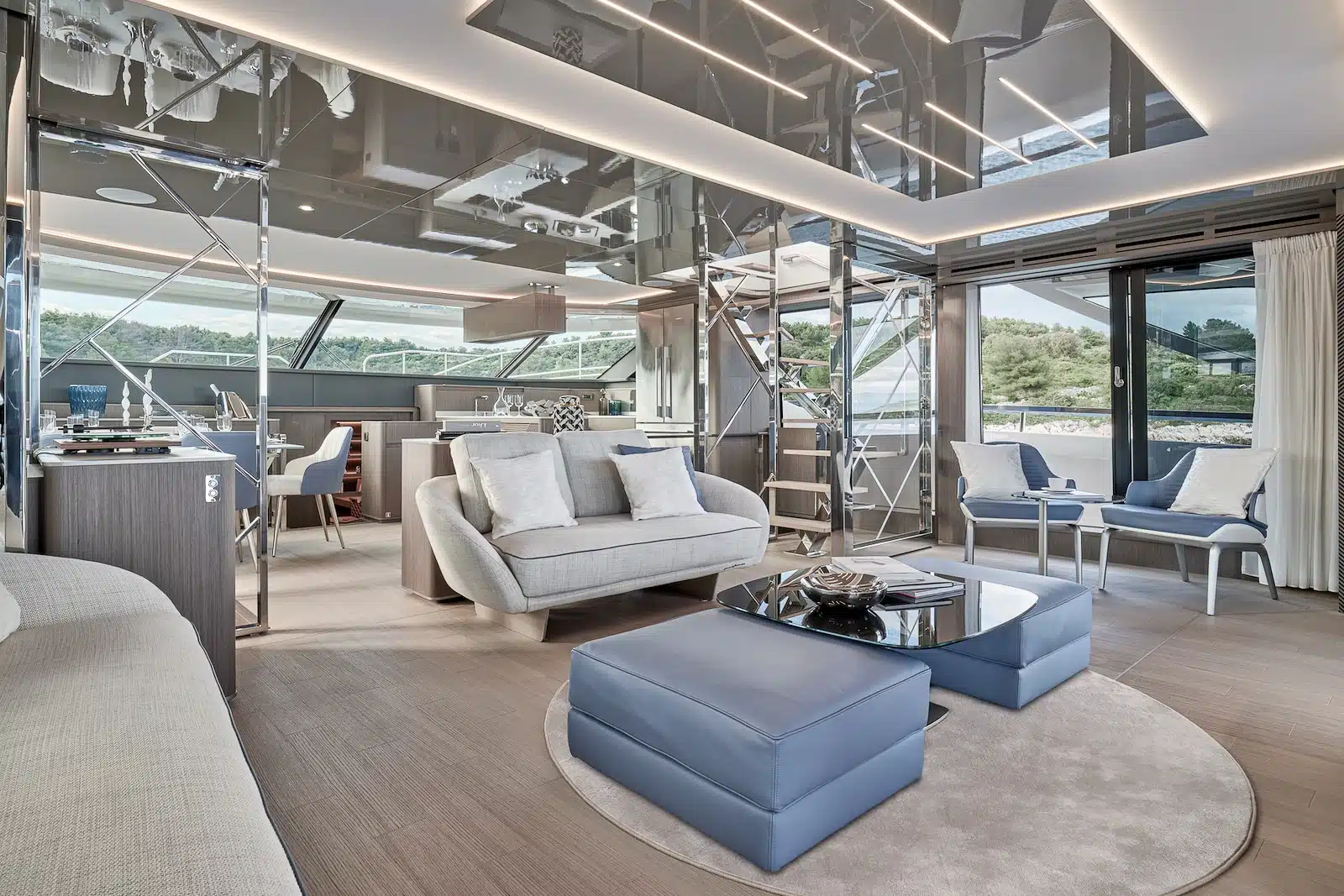PRESTIGE M8 Main deck