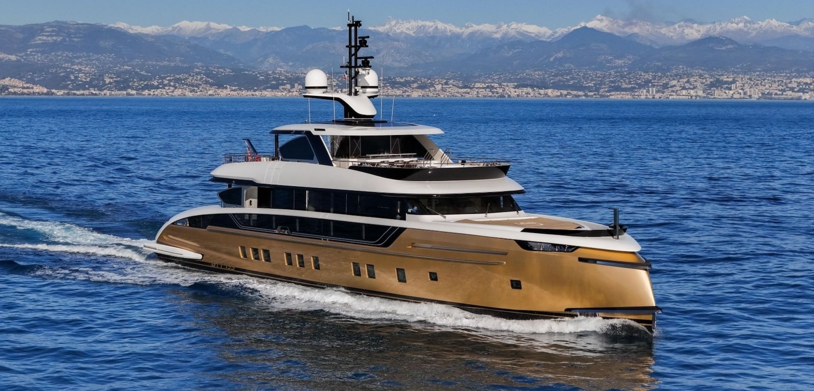 SUPERYACHT stefania NAVIGATION