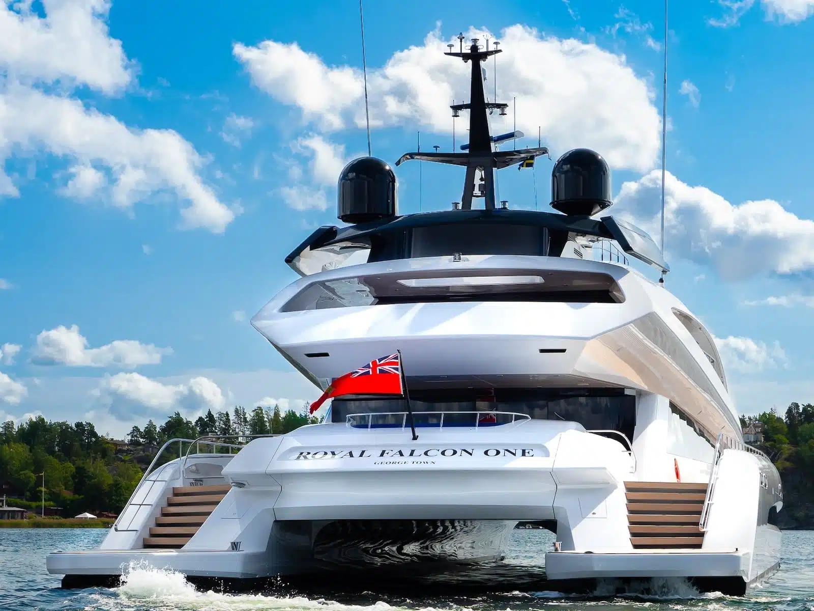 Royal Falcon One stern