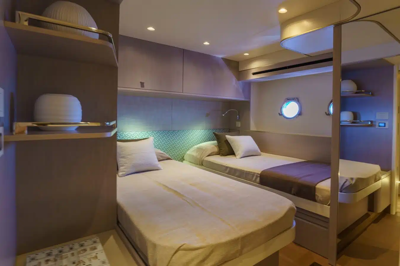 Absolute-70-Fly-cabin