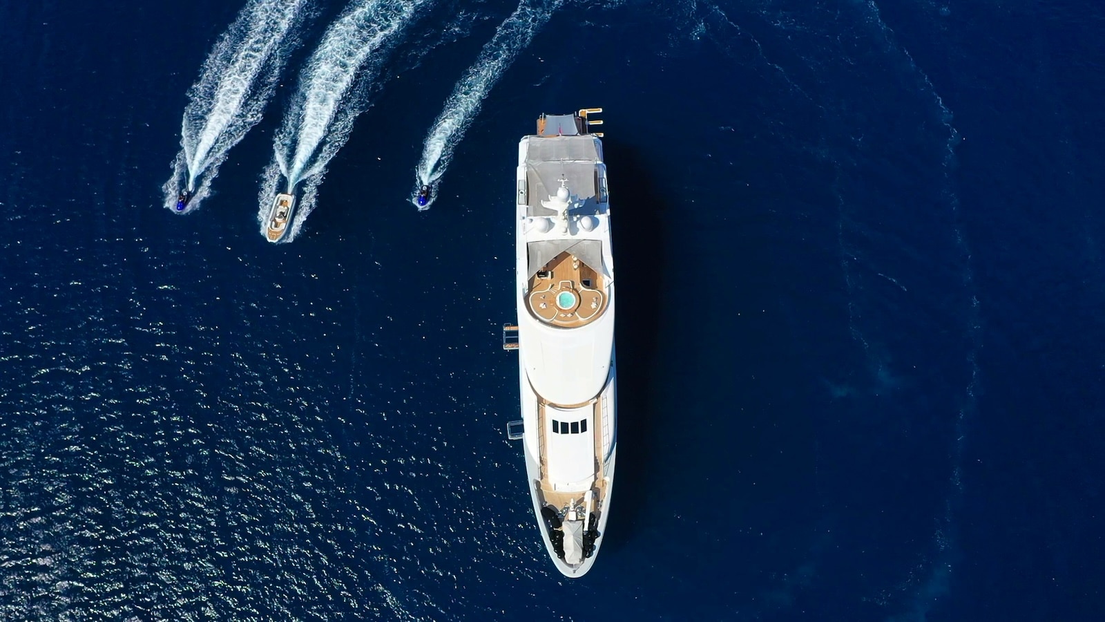 Persefoni-licita-y-juguetes-para-el-Fletamento-Mediterráneo