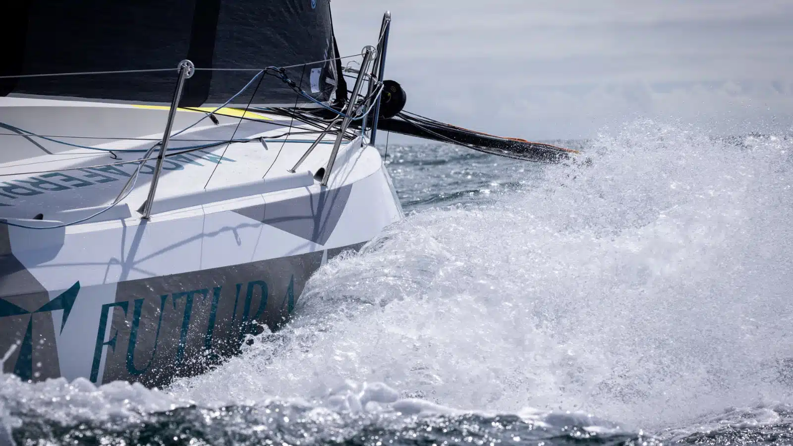 Isofan Marine SKY Clear: the clear coat finish