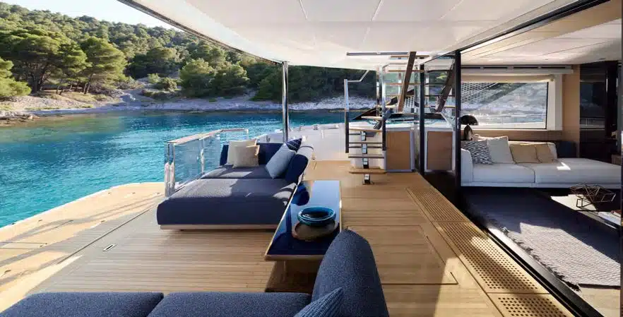 MAIN DECK EXTERIOR